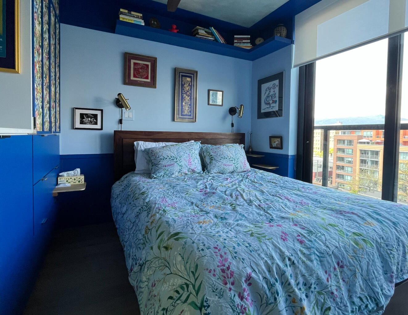 top quality linens, two types of roll blinds incl. Blackout Blinds